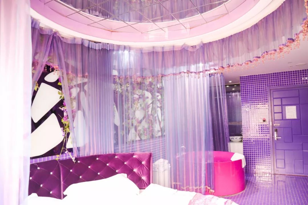 我们花了129元，住了一次情趣酒店···