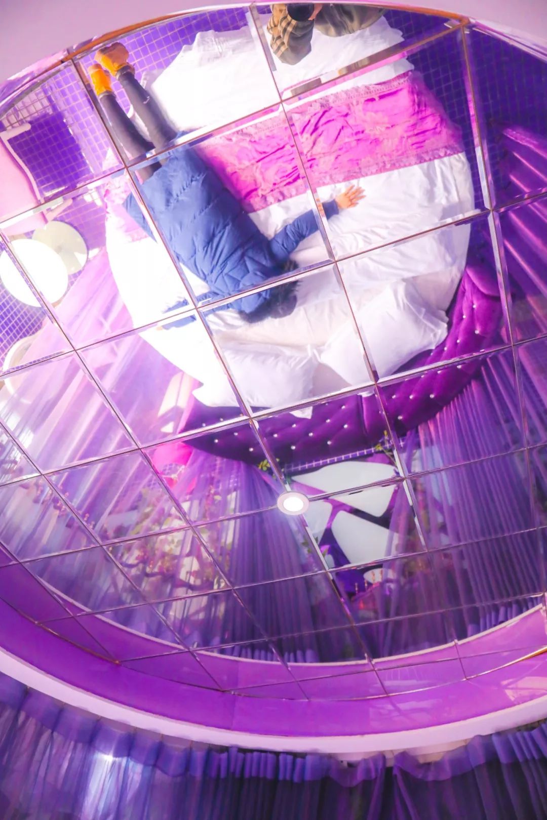 我们花了129元，住了一次情趣酒店···