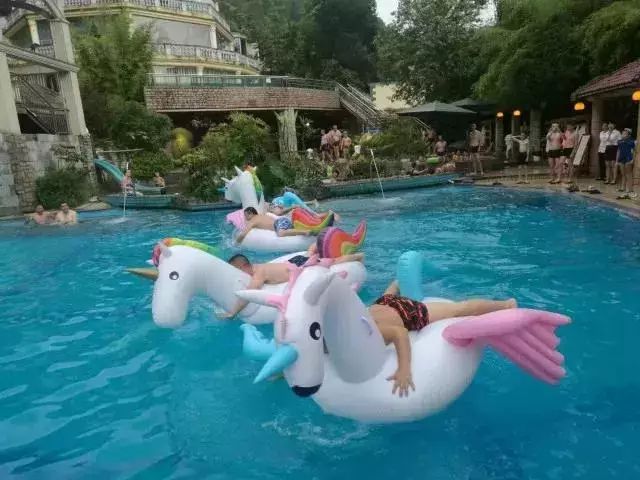 第四城网友特惠｜299元=2大2小「花水湾第一村生态酒店」客房1晚+自助双早+无限次温泉！