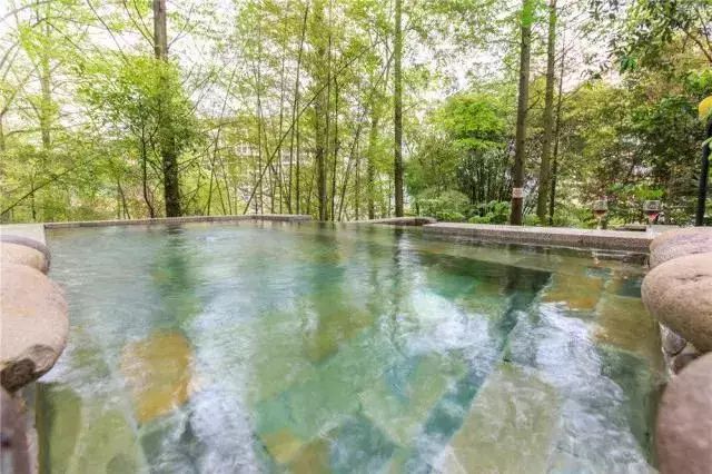 第四城网友特惠｜299元=2大2小「花水湾第一村生态酒店」客房1晚+自助双早+无限次温泉！