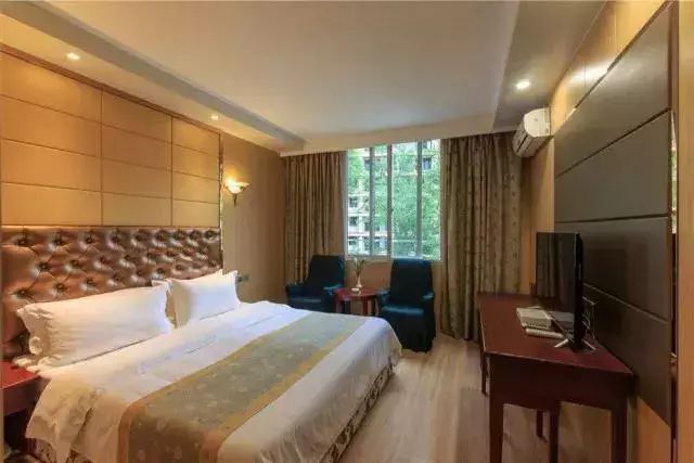 第四城网友特惠｜299元=2大2小「花水湾第一村生态酒店」客房1晚+自助双早+无限次温泉！