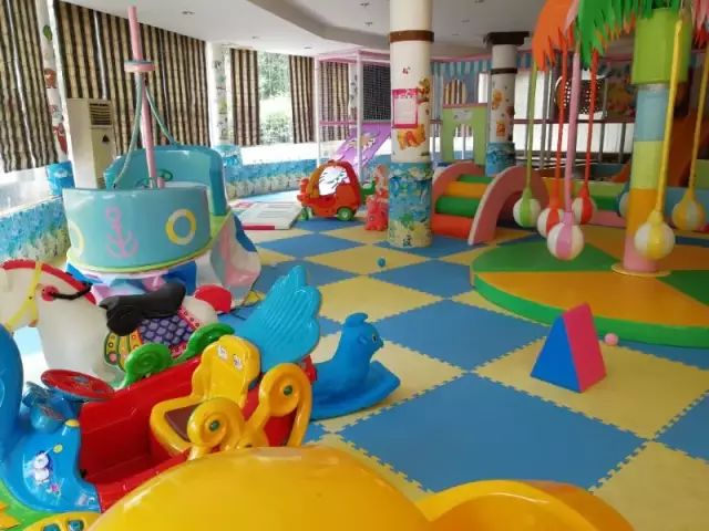 第四城网友特惠｜299元=2大2小「花水湾第一村生态酒店」客房1晚+自助双早+无限次温泉！