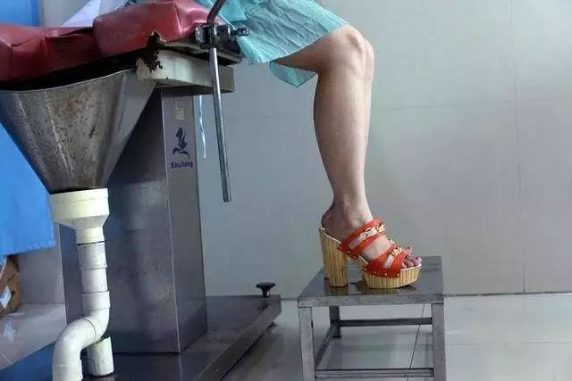 与男友同居6年导致终身不孕,与男友共度情人节后丧失生育能力