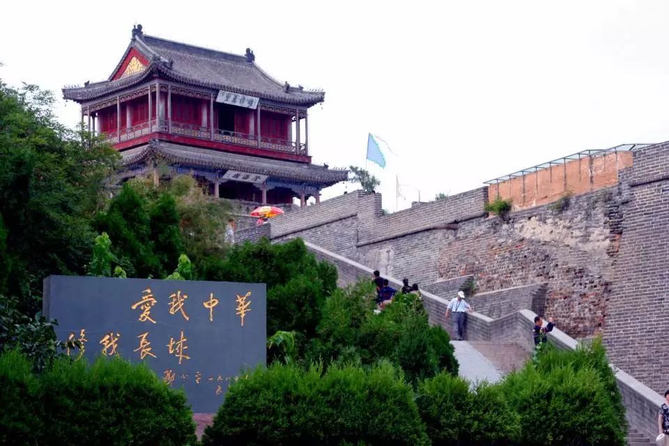 「改革开放中的今天」2002年2月15日,《河北日报》报道,全省首届修志任务已基本完成