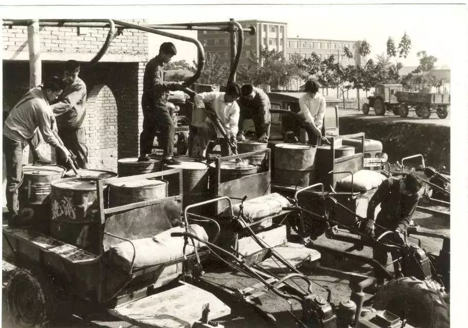 「改革开放中的今天」2002年2月15日,《河北日报》报道,全省首届修志任务已基本完成