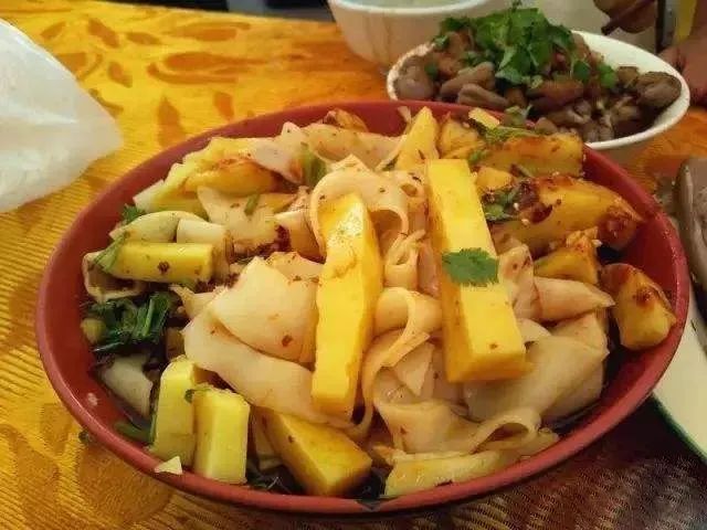 云南旅游昆明小吃街攻略,昆明乡街子网红打卡点