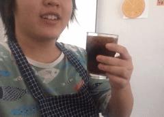 假小子变装惊艳全场的样子,肿眼泡假小子