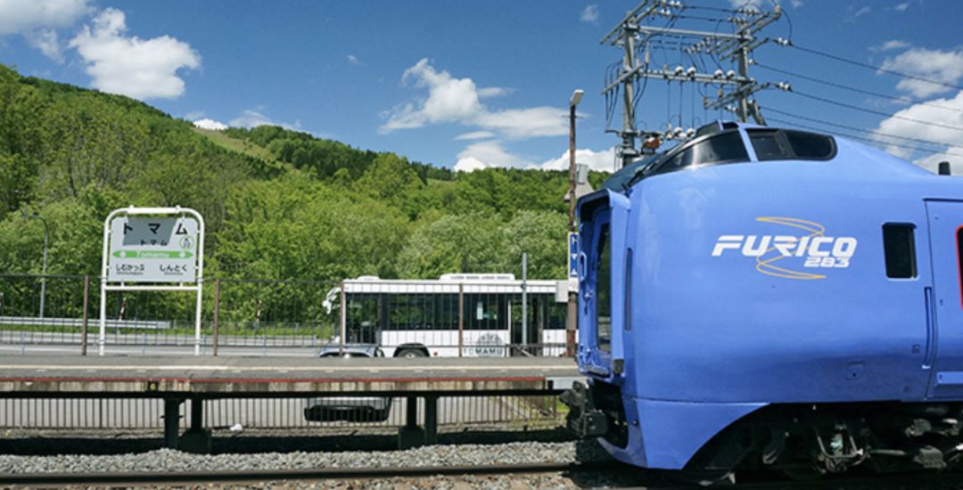 跟台湾小哥哥一起骑着雪地摩托车在北海道的雪地里野