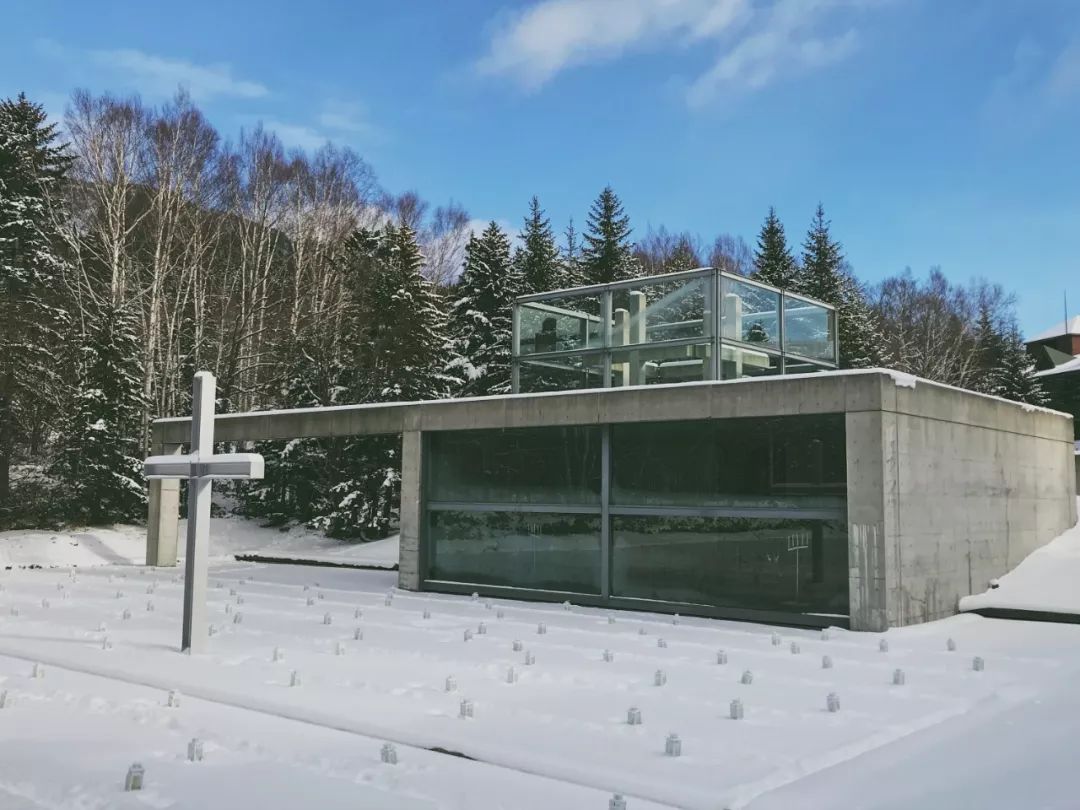 跟台湾小哥哥一起骑着雪地摩托车在北海道的雪地里野