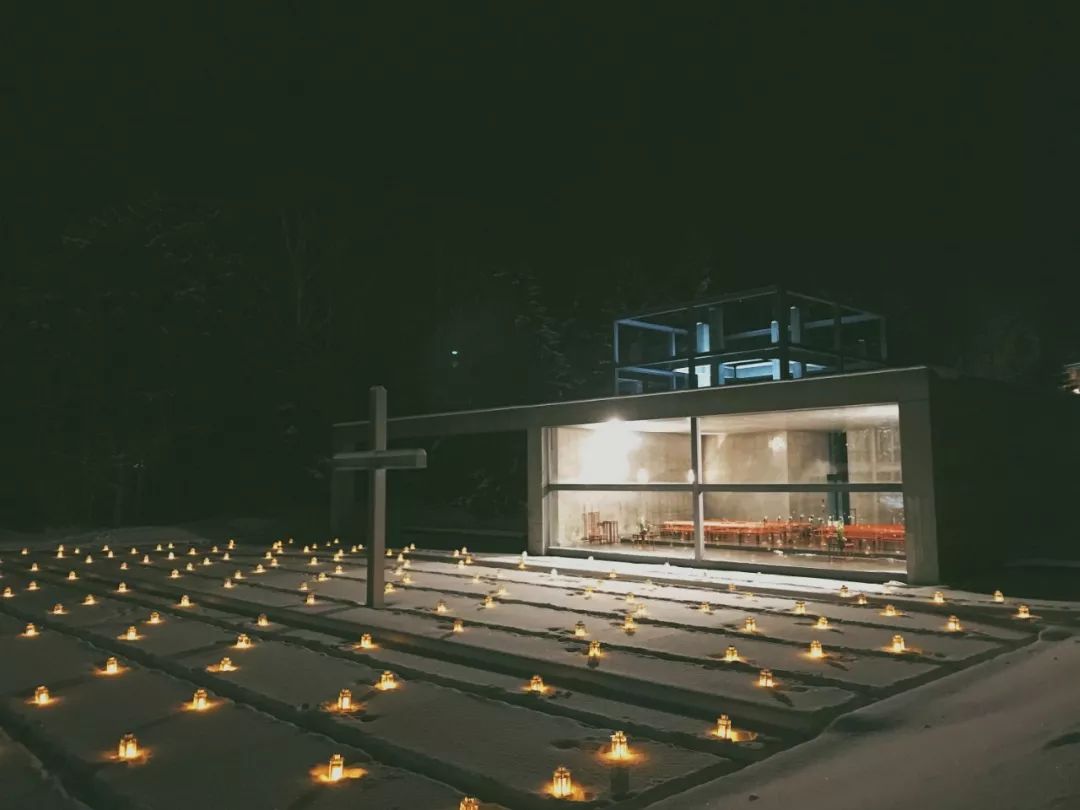 跟台湾小哥哥一起骑着雪地摩托车在北海道的雪地里野