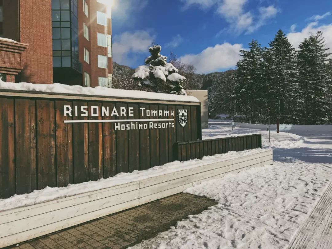 跟台湾小哥哥一起骑着雪地摩托车在北海道的雪地里野