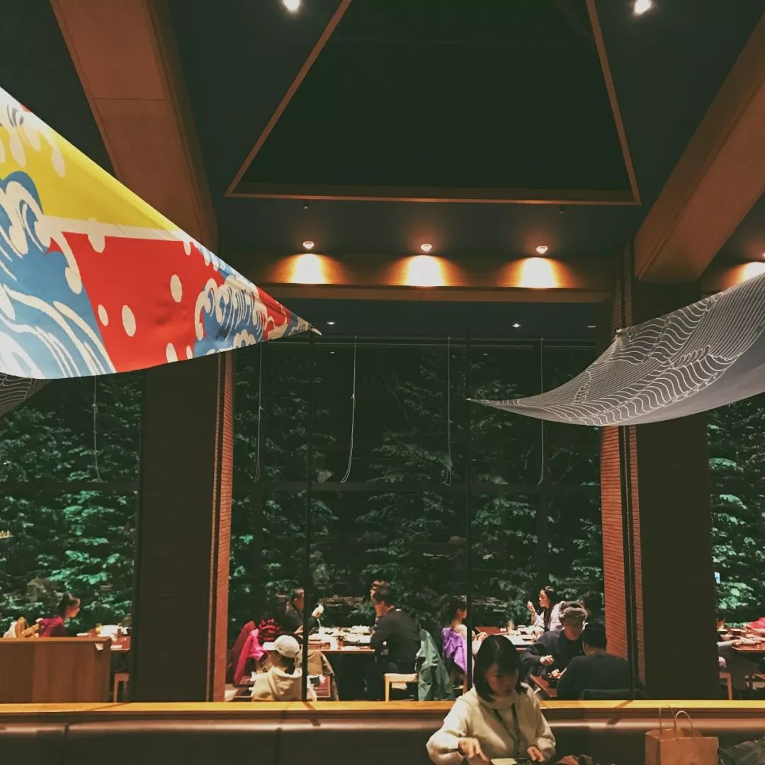 跟台湾小哥哥一起骑着雪地摩托车在北海道的雪地里野