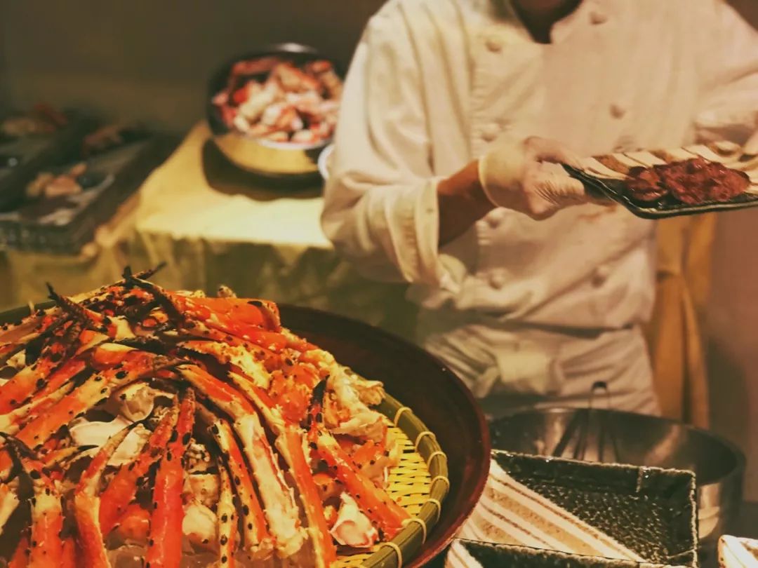 跟台湾小哥哥一起骑着雪地摩托车在北海道的雪地里野