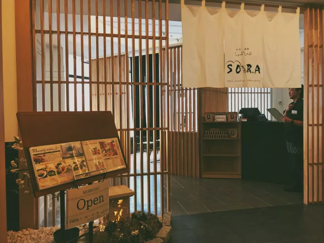 跟台湾小哥哥一起骑着雪地摩托车在北海道的雪地里野