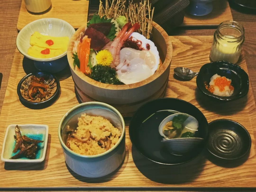 跟台湾小哥哥一起骑着雪地摩托车在北海道的雪地里野