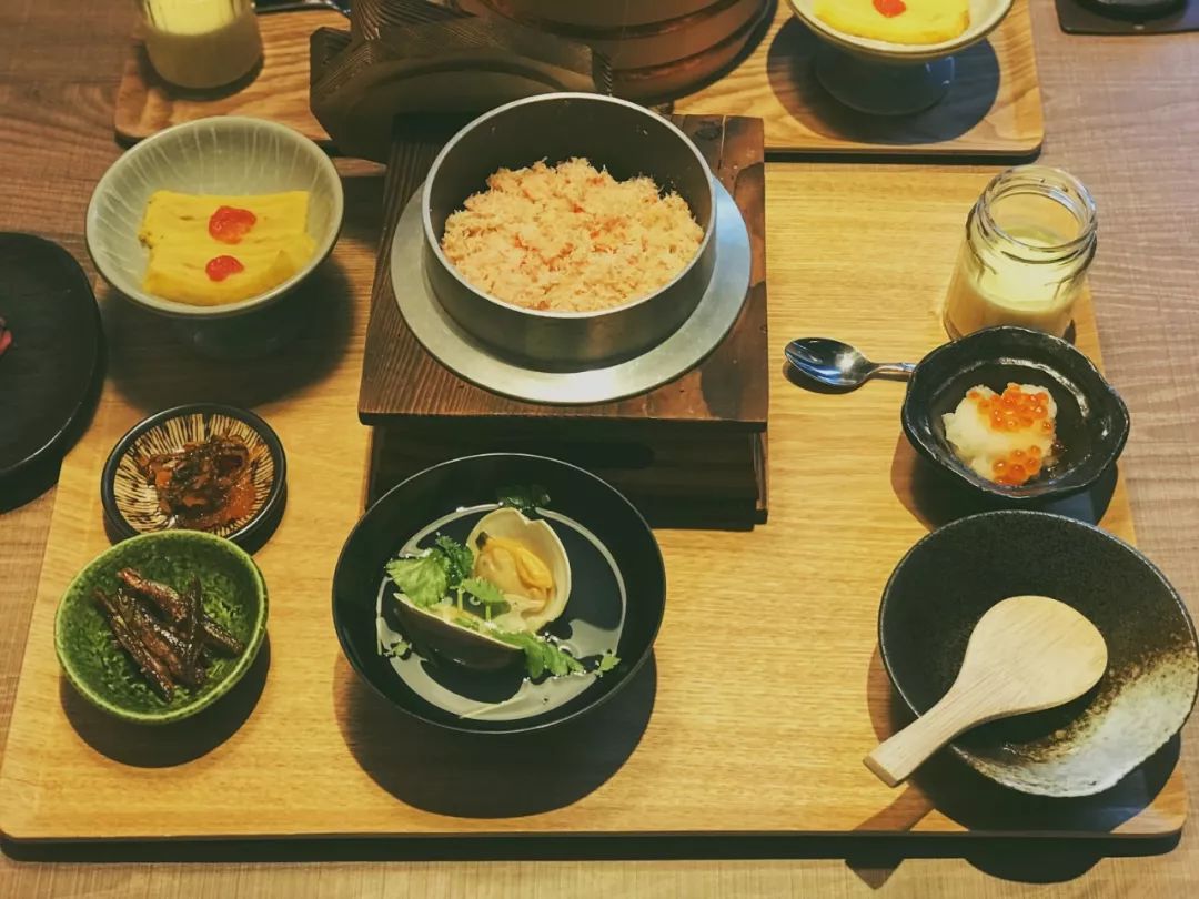 跟台湾小哥哥一起骑着雪地摩托车在北海道的雪地里野