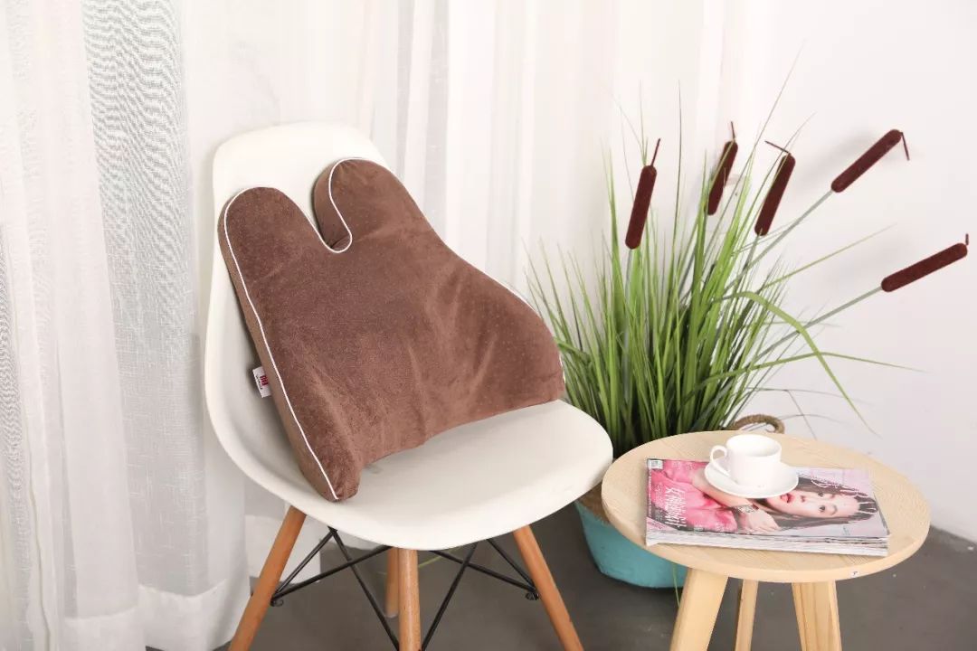 久坐相当“慢性自杀”！德国骨科专家打造的“撑腰”神器，坐9小时腰也不痛，20年颈脊椎病都好了