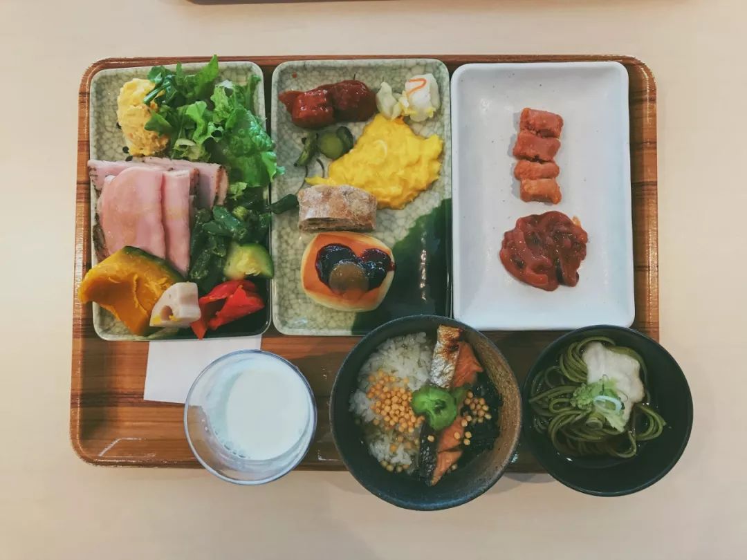 跟台湾小哥哥一起骑着雪地摩托车在北海道的雪地里野