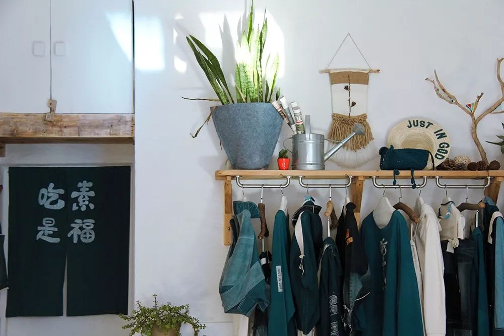 出租屋改造捡破烂,靠捡废品装修