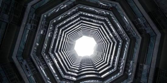 看不透华清嘉园的狼狗时光，就当不了下个王兴