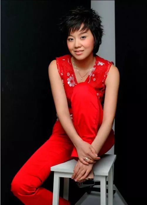 2019年,谁不想做一个像闫妮那样精致的猪猪女孩呢?(文末有大福利!100-200购物卡送给你~)