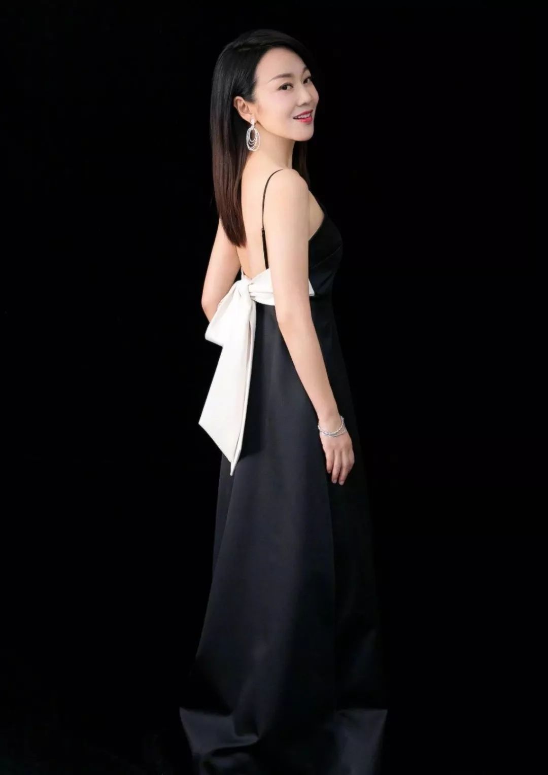 2019年,谁不想做一个像闫妮那样精致的猪猪女孩呢?(文末有大福利!100-200购物卡送给你~)