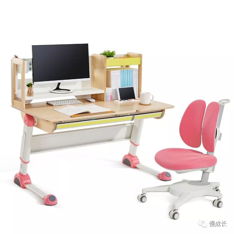 一年半了，还是喜欢这个得了最高设计奖的学习桌，陪伴孩子从3岁到18岁，开学季赠书包