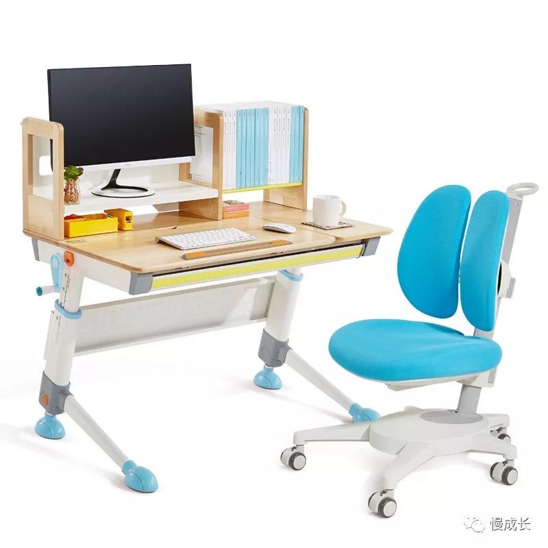 一年半了，还是喜欢这个得了最高设计奖的学习桌，陪伴孩子从3岁到18岁，开学季赠书包