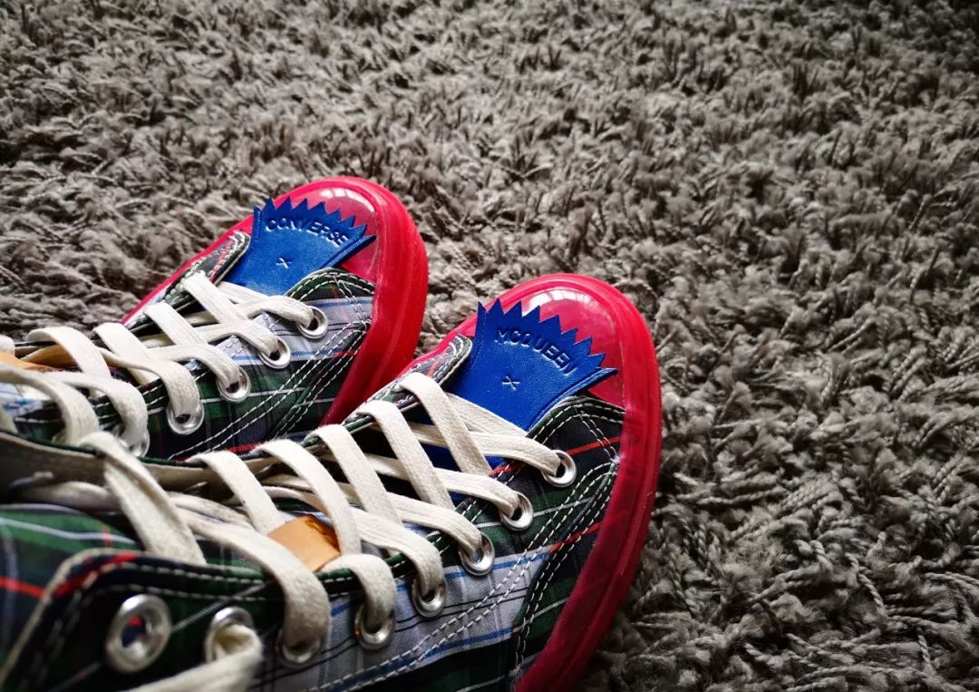 同样都是穿匡威的,怎么大哥们还“改装”上了呢?