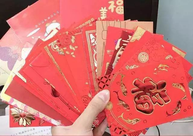 领开工红包那天没上班算工资吗,开工发100元红包竟从工资里扣
