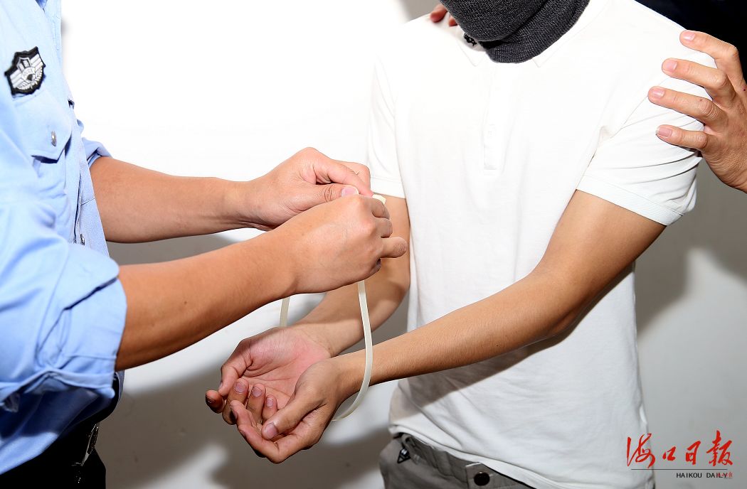 破获海南东方游戏币充值诈骗团伙案,已抓获98人,警方敦促314名电信网络诈骗嫌疑人投案自首(附照片)