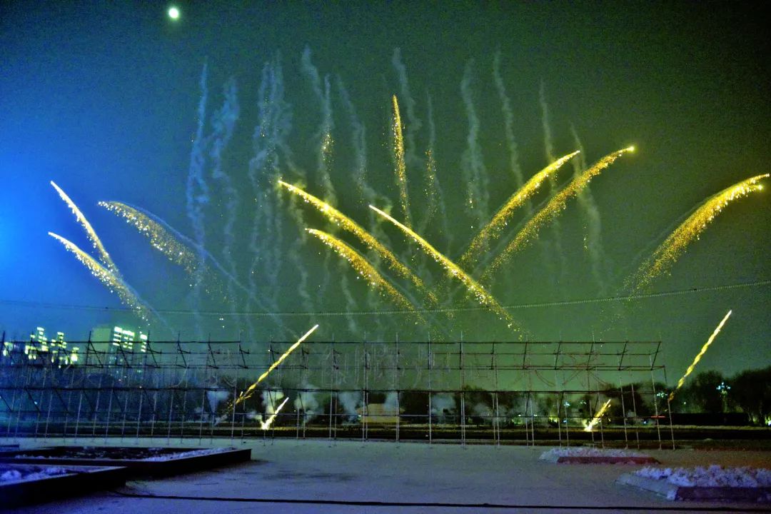 正月十五烟花秀人山人海,正月十五烟花秀人山人海太热闹了