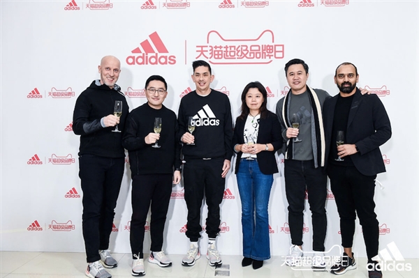 阿迪达斯联名鞋,阿迪达斯联名球星篮球鞋