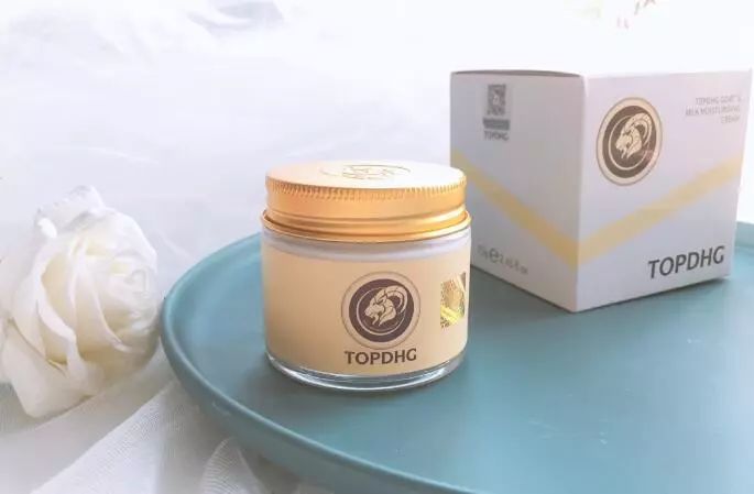 澳洲时尚杂志、超模力荐：锁水嫩肤效果大写的赞！10000粒奶珠浸透肌肤，焕发瓷光肌！