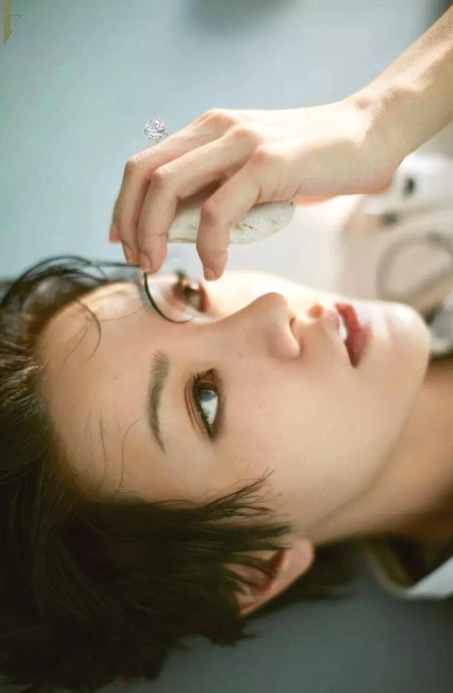 郭采洁新造型的短发美哭了,郭采洁杨幂郭碧晨谢依霖时尚芭莎