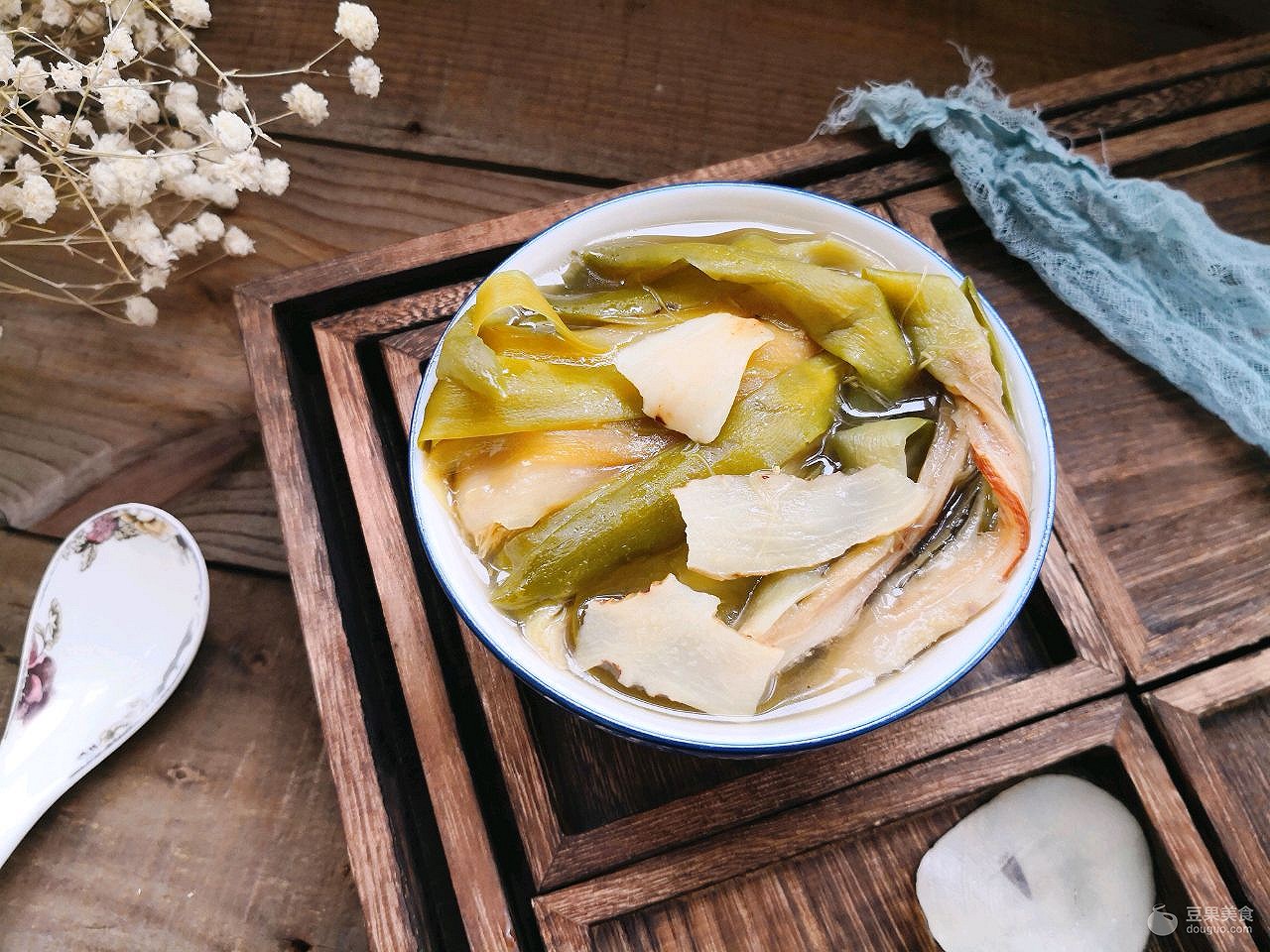 霸王花海底椰雪梨干煲汤,霸王花海底椰汤做法