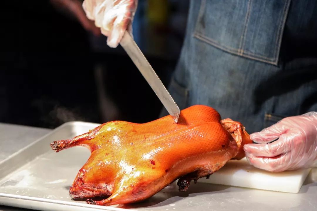 大董烤鸭人均消费,大董烤鸭北京总店人均10000块钱