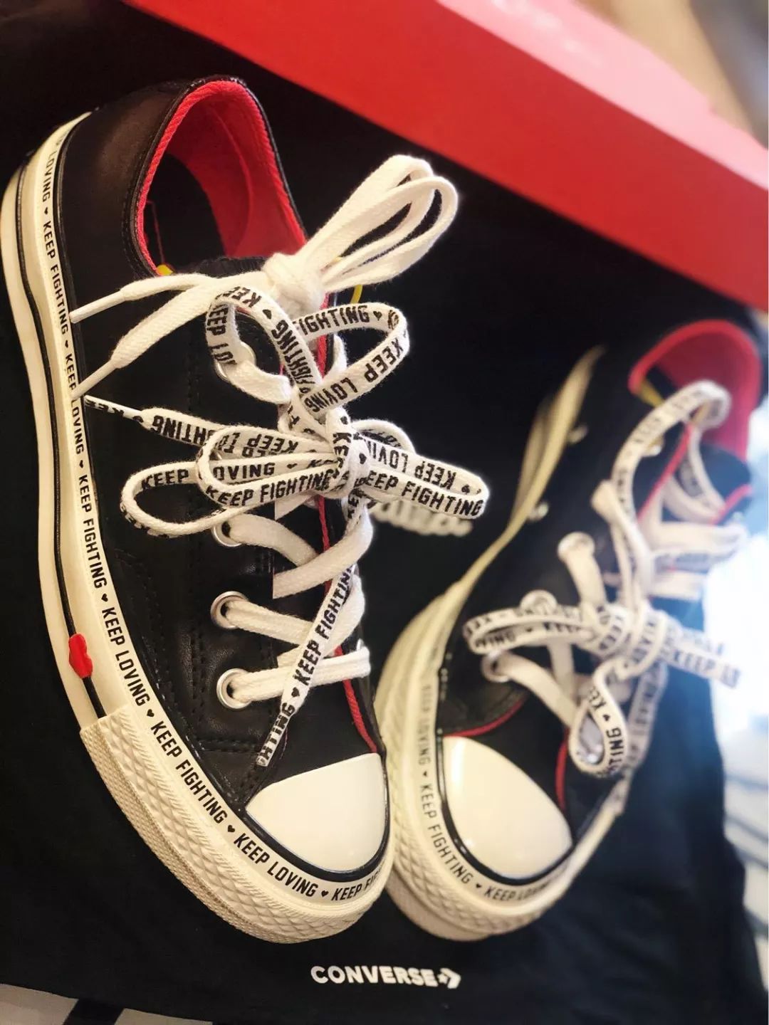 晒鞋丨AJ1“蒂芙尼绿”呈现极佳质感，涂鸦配色AJ5丰富细节！