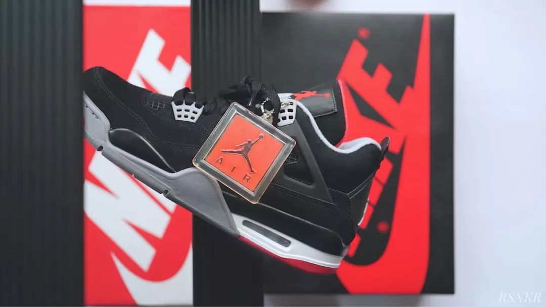 晒鞋丨AJ1“蒂芙尼绿”呈现极佳质感，涂鸦配色AJ5丰富细节！