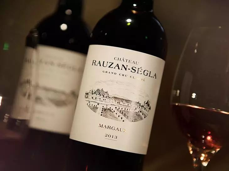 香奈儿设计师老佛爷名字由来,香奈儿老佛爷遗作