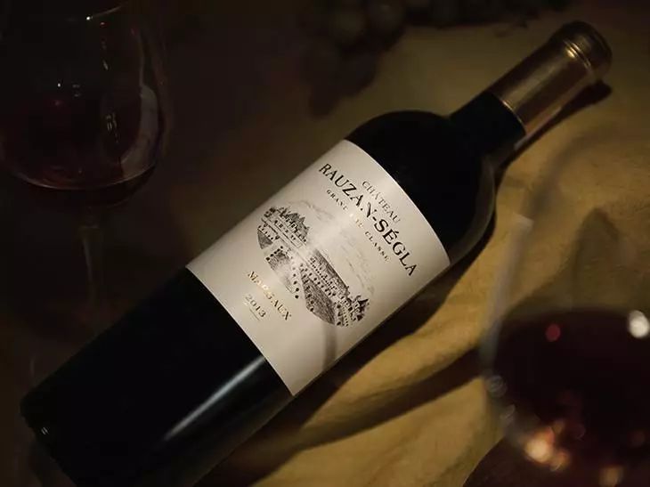 香奈儿设计师老佛爷名字由来,香奈儿老佛爷遗作