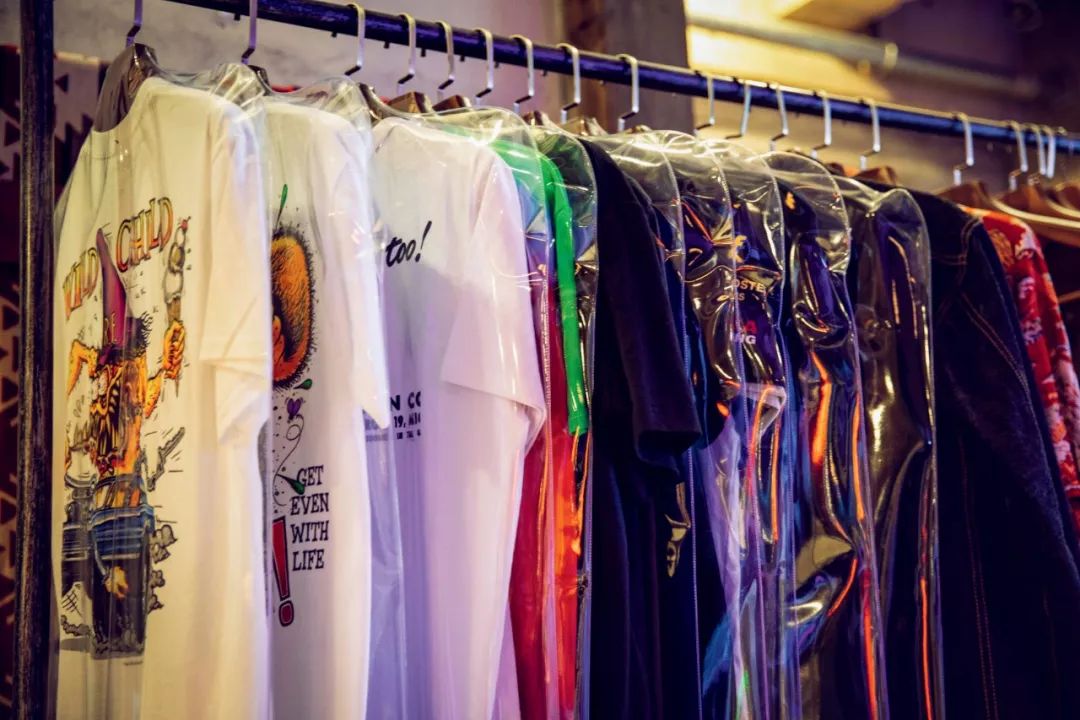 不喜欢保时捷的复古酒吧老板不是好商人