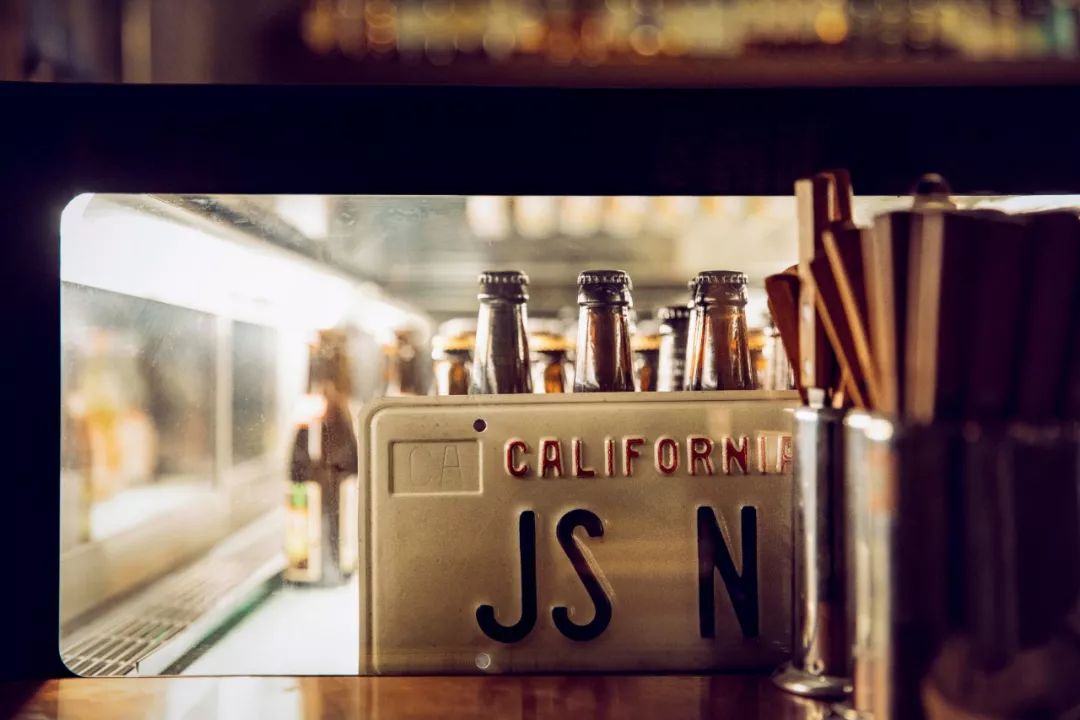 不喜欢保时捷的复古酒吧老板不是好商人