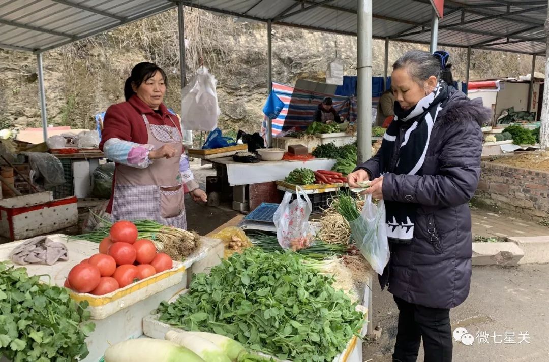 请转发给七星关的农民伯伯,这里的摊位免费!