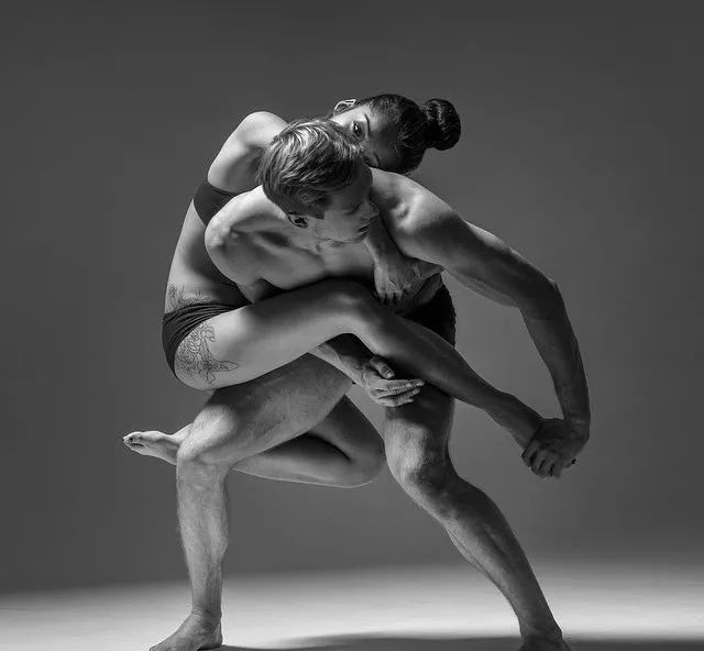 当摄影师遇上芭蕾舞者只看不拍,当摄影师遇到欣赏自己的模特