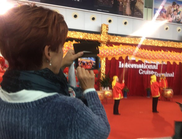 玛丽女王2号邮轮入境三亚,玛丽女王二号游轮抵达上海