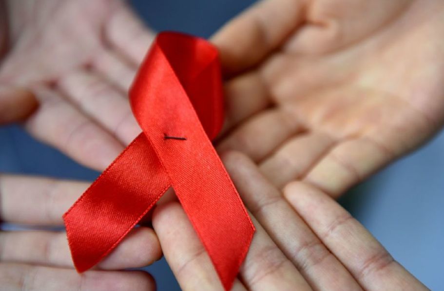 关注艾滋病人,关注艾滋病群体的形势