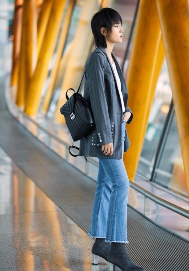 周笔畅穿白色裤子片段,周笔畅早期