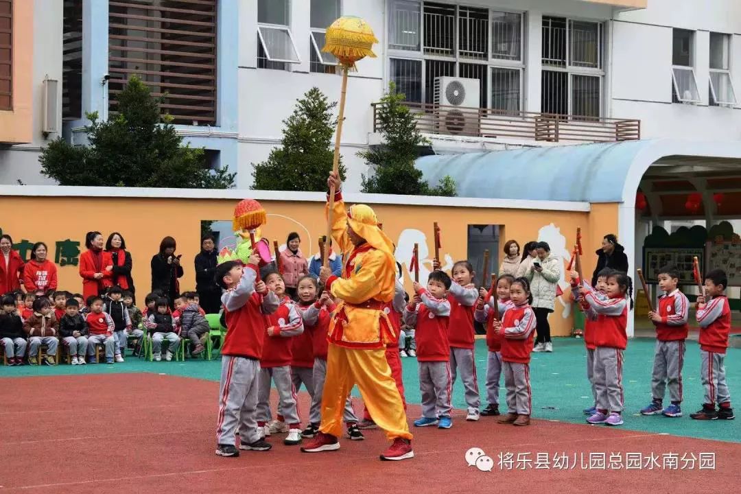 舞龙走进校园,开学典礼舞龙表演