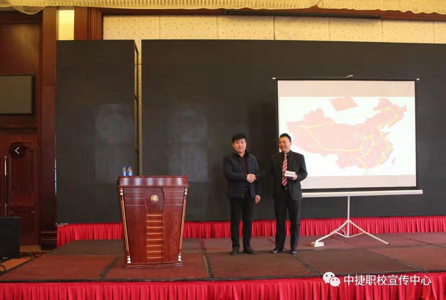 礼仪培训学员,礼仪培训进校园